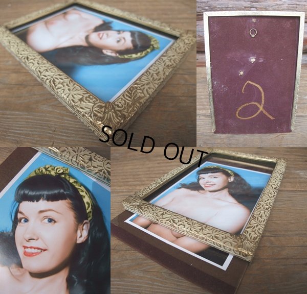 画像2: Vintage Pictuer Frame w/Betty Page Pin-Up  (AC-622)