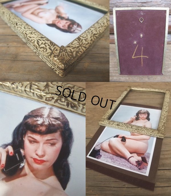 画像2: Vintage Pictuer Frame w/Betty Page Pin-Up  (AC-620)