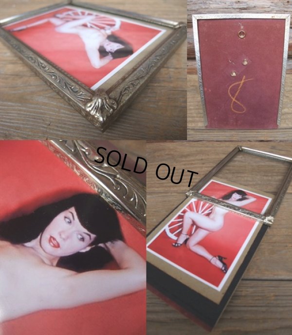 画像2: Vintage Pictuer Frame w/Betty Page Pin-Up  (AC-621)