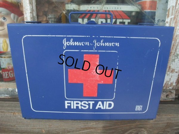 画像1: 70s Vintage Johnson&Johnson First AID Cabinet Box (NK980)
