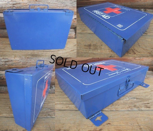 画像2: 70s Vintage Johnson&Johnson First AID Cabinet Box (NK980)