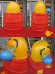 画像2: 70s Vintage New York Vinyl Kilroy PeekA Boo Barrel Coin Bank (PJ179)  (2)