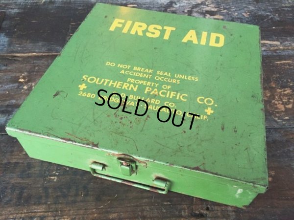 画像1: Vintage SP First AID Cabinet Box (PJ880)