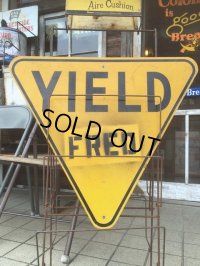 Vintage Road Sign YIELD (MA887)