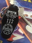 画像1: Vintage Motel Key Ramada Inn #117 (AL7634)  (1)
