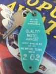 画像1: Vintage Motel Key Quality Motel Airport #202 (AL7652)  (1)