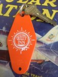 画像2: Vintage Motel Key Quality Inn #220 (AL7658)  (2)