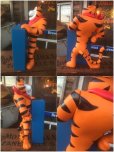 画像2: Vintage Kellogg Tony the Tiger Bank Doll (AL458) (2)