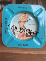 50s Vintage Pin-Up Girl Ashtray LAFAYETTE MOTEL (AL938)