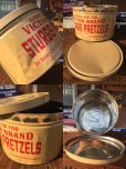 画像3: Vintage Tin Victor Brand Sturgis Pretzels Can (AL9681) (3)