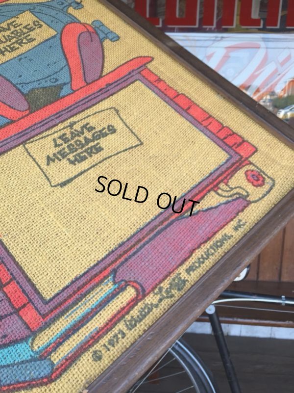 画像3: 70s Vintage Walter Lantz Buzz's Antiquated Hotel Burlap Message Board (J126)