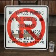 画像1: Vintage Road Sign NO VEHICLE PARKING (J331)   (1)