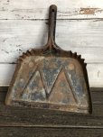 画像2: Vintage WHITE Industrial Metal Dust Pan (J394) (2)