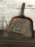 画像1: Vintage WHITE Industrial Metal Dust Pan (J394) (1)