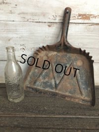 Vintage WHITE Industrial Metal Dust Pan (J394)