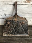 画像4: Vintage WHITE Industrial Metal Dust Pan (J394)