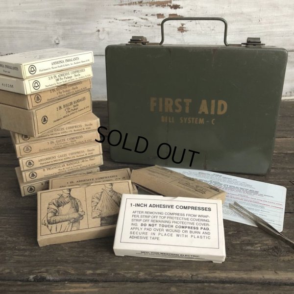 画像1: Vintage Bell System-C First Aid Kit Mettal Box Cabinet (S118）