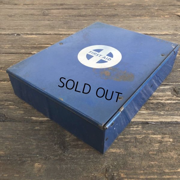 画像8: Vintage First Aid Kit Mettal Box Cabinet (S121）