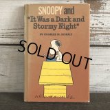 Vintage Book SNOOPY AND "It Was a Dark and Stormy Night" (S137）