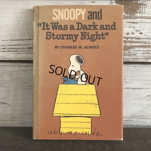 画像1: Vintage Book SNOOPY AND "It Was a Dark and Stormy Night" (S137）