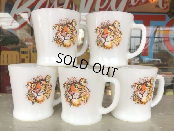 画像8: Vintage Fire King EXXON Esso Tiger D handle Mug (S353)