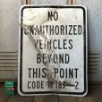 画像1: Vintage Road Sign NO UNAUTHORIZED VEHICLES BEYOND THIS POINT (S390)  (1)