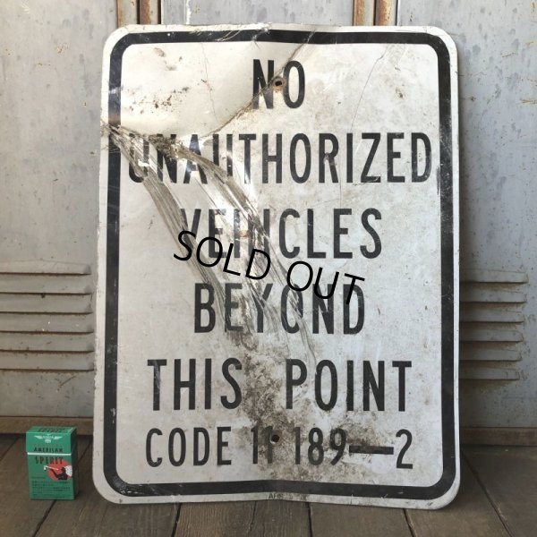 画像1: Vintage Road Sign NO UNAUTHORIZED VEHICLES BEYOND THIS POINT (S390) 