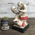 画像1: ※ご来店引き取り限定SALE※ Vintage Darwin Monkey On Books w/ Skull Chalkware Statue (S486) (1)