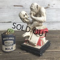 ※ご来店引き取り限定SALE※ Vintage Darwin Monkey On Books w/ Skull Chalkware Statue (S486)