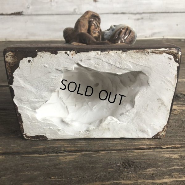 画像10: Vintage Darwin Monkey On Books w/ Skull Chalkware Statue (S485)