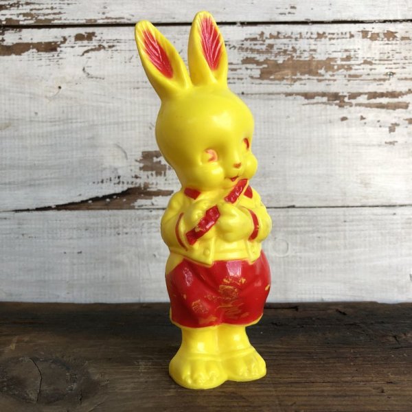 画像1: Vintage Bunny Plastic Shaker Baby Toy (S742)