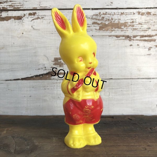 画像1: Vintage Bunny Plastic Shaker Baby Toy (S742)