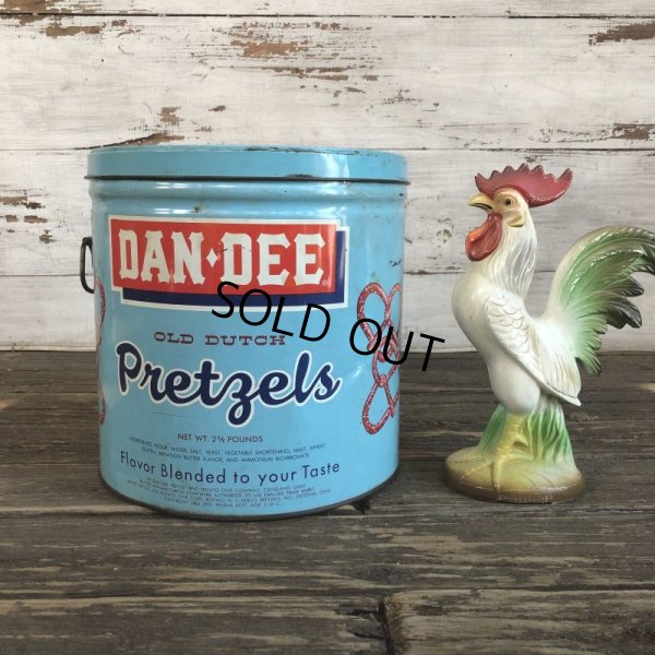 画像1: Vintage DAN DEE Pretzel 2 1/2 Pounds Tin Can (T140)