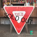 Vintage Road Sign YIELD (T222)
