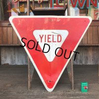 Vintage Road Sign YIELD (T222)