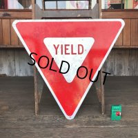 Vintage Road Sign YIELD (T223)