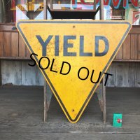 Vintage Road Sign YIELD (T221)