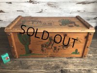 Vintage U.S.A Cowboy Wooden Chet Box (T369) 　