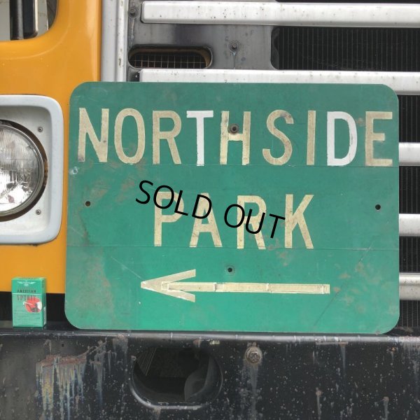画像1: Vintage Road Sign NORTH SIDE PARK ← (T371)