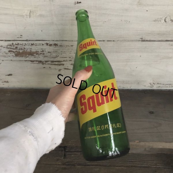 画像1: 70s Vintage Squirt Soda Green Glass Bottle 28FL OZ  (T523) 