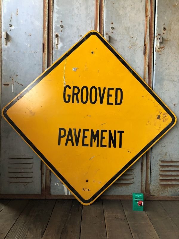 画像1: Vintage Road Sign GROOVED PAVEMENT (T624)