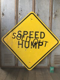 Vintage Road Sign SPEED HUMP (T649)