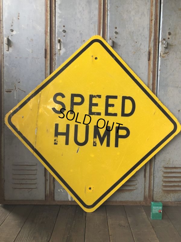画像1: Vintage Road Sign SPEED HUMP (T649)