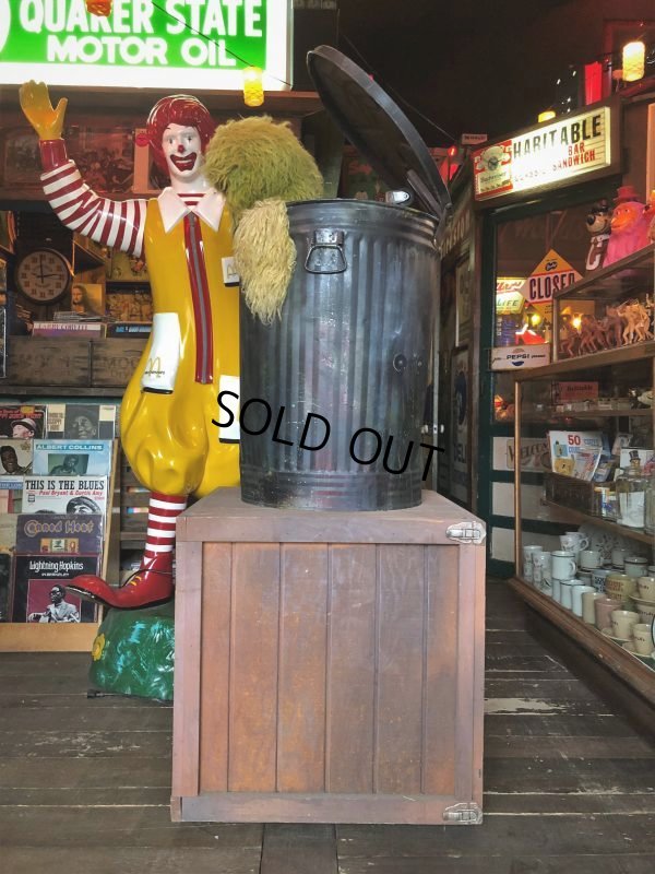 画像2: Vintage Sesame Street Oscar the Grouch FAO SCHWARZ Store Display (T731)