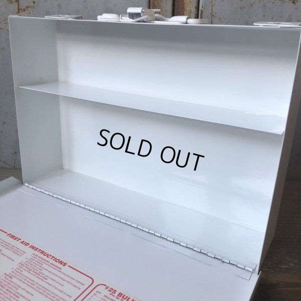 画像8: Vintage #25 BULK First Aid Kit Mettal Box Cabinet (Ｔ808）