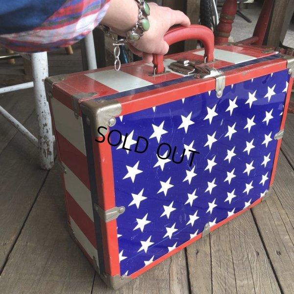 画像1: Vintage Groovy American Old Glory Stars and Stripes Roller Skates Carring Case Trunk (T409)