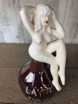 画像2: Vintage Japan Nude Naked Pin-up Girl Ceramic Decanter  Lay Off .. (B202) (2)