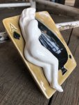 画像2: Vintage Japan Nude Naked Pin-up Girl Ceramic Ashtray (B201) (2)