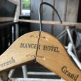 画像1: Vintage Antique Advertising Wood Hanger MANGER HOTEL (B237) (1)