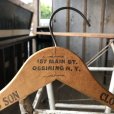 画像1: Vintage Antique Advertising Wood Hanger 157 MAIN ST. (B259) (1)